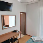 Hotel Midi