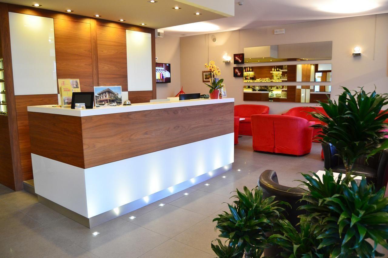 Hotel Midi 3*