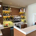 Hotel Midi